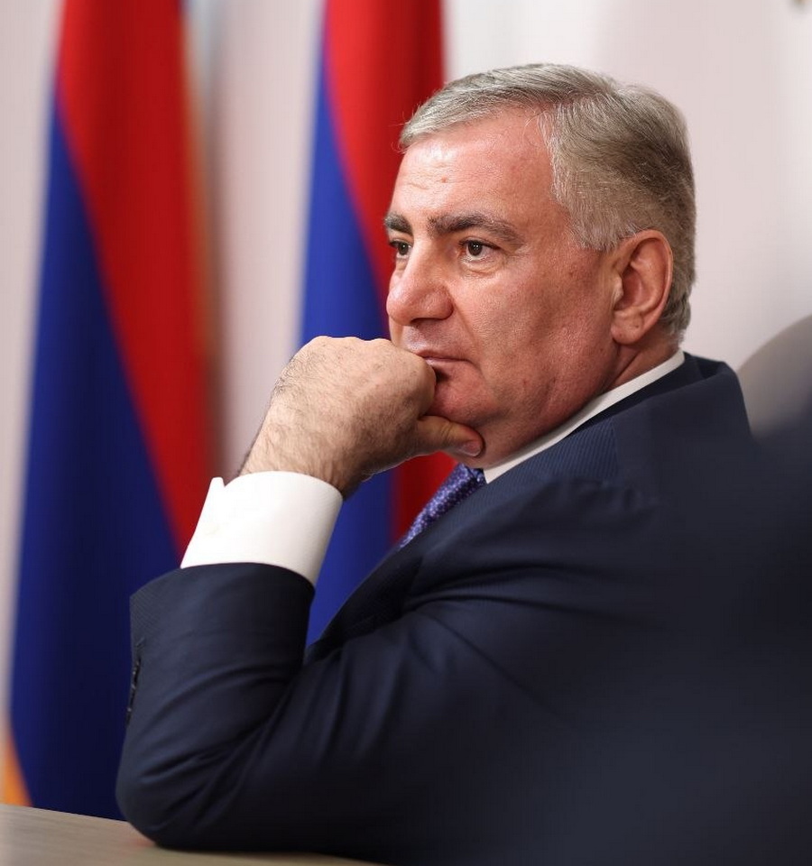 Սամվել Կարապետյան. «2020 թ․-ից հետո Ադրբեջանը, Թուրքիան Նիկոլ Փաշինյանի հետ ոչ մի հարց չեն քննարկում։ Ադրբեջանի նախագահն անում է հայտարարություն՝ փոքրիկ խմբակը իր ղեկավարի հետ վազելով կատարում է այդ հայտարարությունները»