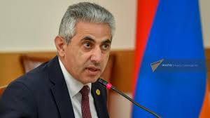 Յալանչու նման ընկել են փողոցները, խաղաղությունը գրել են դոշերին, ման են գալիս. Էդգար Ղազարյան