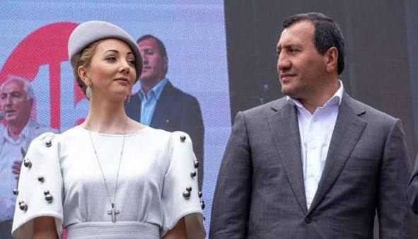 ՏԵՍԱՆՅՈՒԹ․ Ոստիկանությունը Տիգրան Արզաքանցյանի կնոջը փորձում է դուրս հանել տնից. նախկին պատգամավորի կինը դատի է տվել ոստիկանությանը