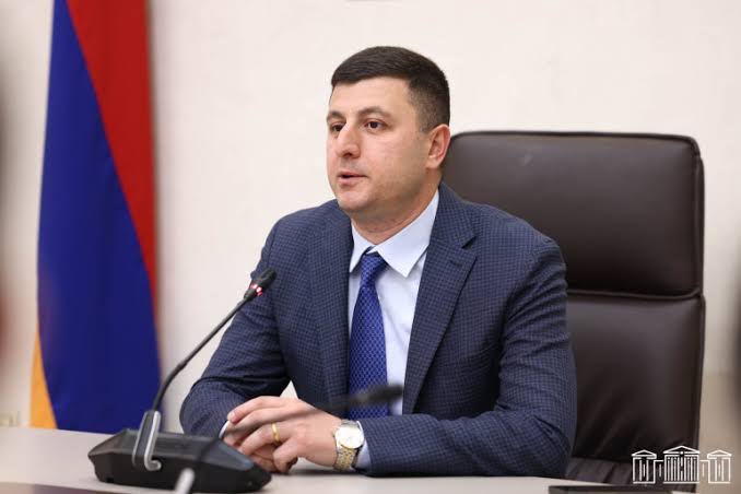 ՌԴ-ն, կարծես, վերջնաժամկետ է սահմանել ՀՀ-ի համար՝ իր կողմից իջեցված հարցադրումների պատասխանը ստանալու համար, ինչից հետո շատ ավելի կոշտ է գործելու․ Աբրահամյան