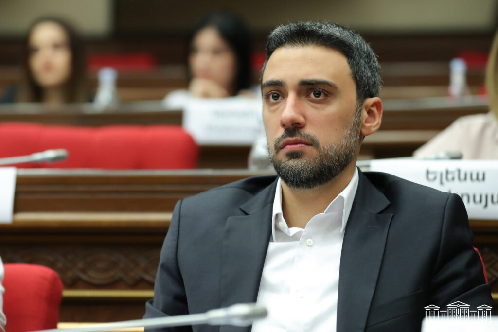 Տպավորություն է՝ ԱԺ նիստերի դահլիճը զnհասեղան է․ եթե վիրավորանքին վիրավորանքով ես պատասխանում, այդպես մինչև ու՞ր ես հասնում․ Արամ Վարդևանյան