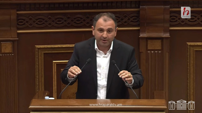 Ծառուկյանը որ վարսավիրանոց ունենար, Ավինյանը լայվ կմտներ, կասեր՝ ֆենվեք ու էլոս արեք էստեղ