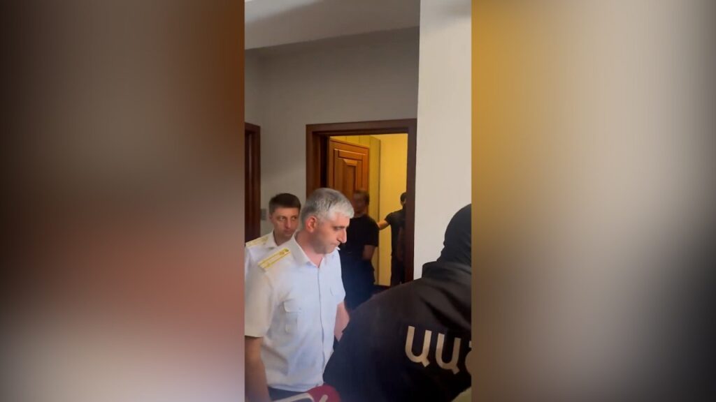 Քննչական գործողությունները ավարտվեցին Լևոն Քոչարյանի տանը