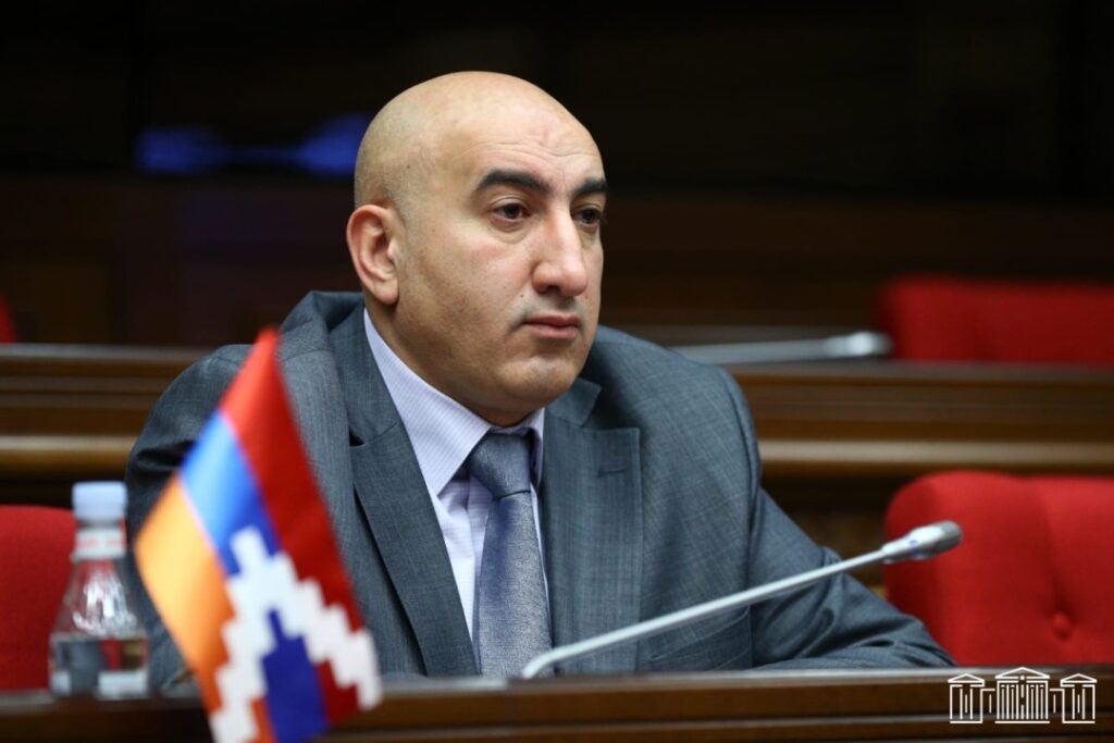 Արցախը հանձնեցին ու տակից դուրս եկան, սահմանադրական «բարեփոխումն» ի՞նչ է, որ չանեն