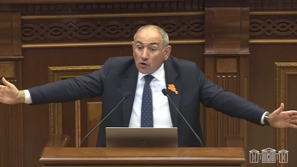 Փաշինյանը վիրավորեց Վեհափառին. լարված իրավիճակ՝ ԱԺ-ում